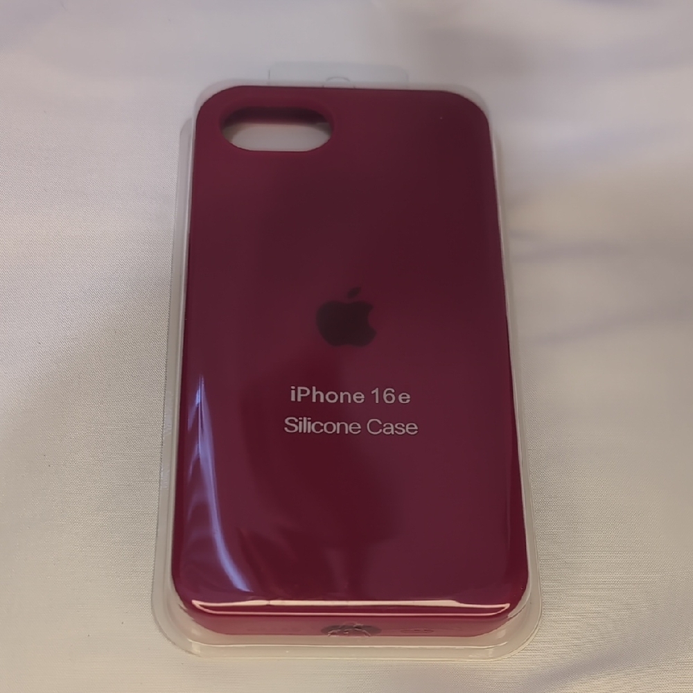 Apple iPhone 16e Silicone Case - Dark Red
